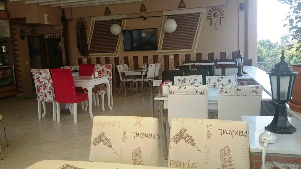 Esra Sultan Petrol Hotel Стамбул Номер фото
