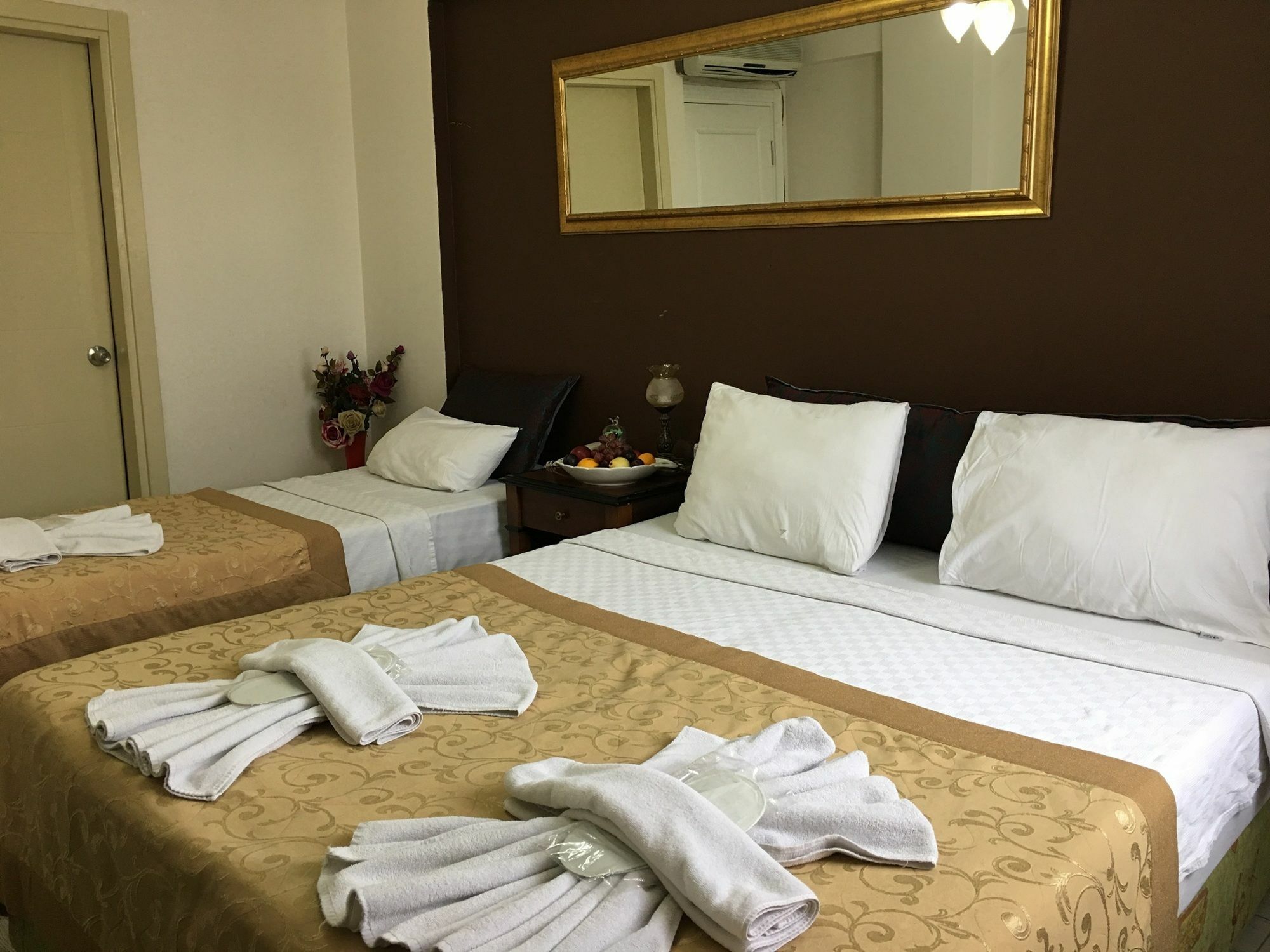 Esra Sultan Petrol Hotel Стамбул Экстерьер фото